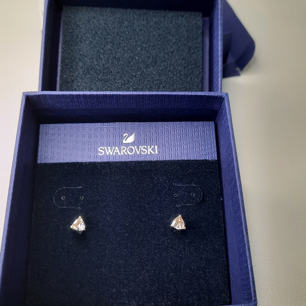NIB Swarovski Elements CZ PE Stud Tri Earrings